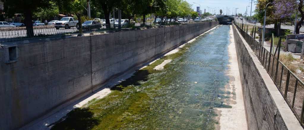 Rescataron a un joven del canal Cacique Guaymall&eacute;n