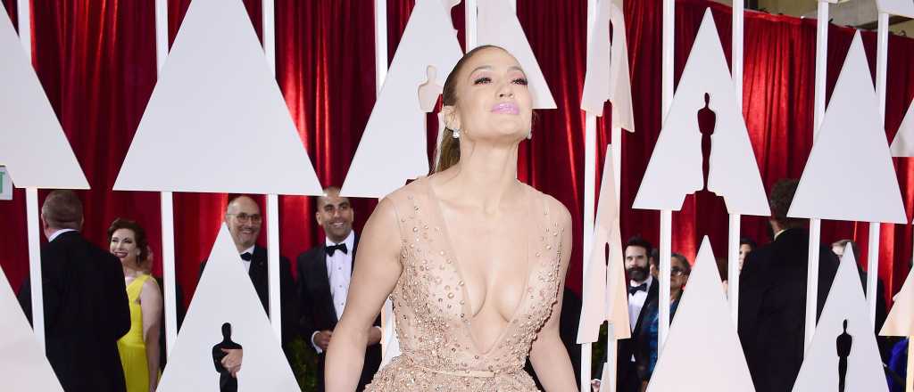 Jennifer Lopez y una argentina, ¡con el mismo vestido en los Oscar!