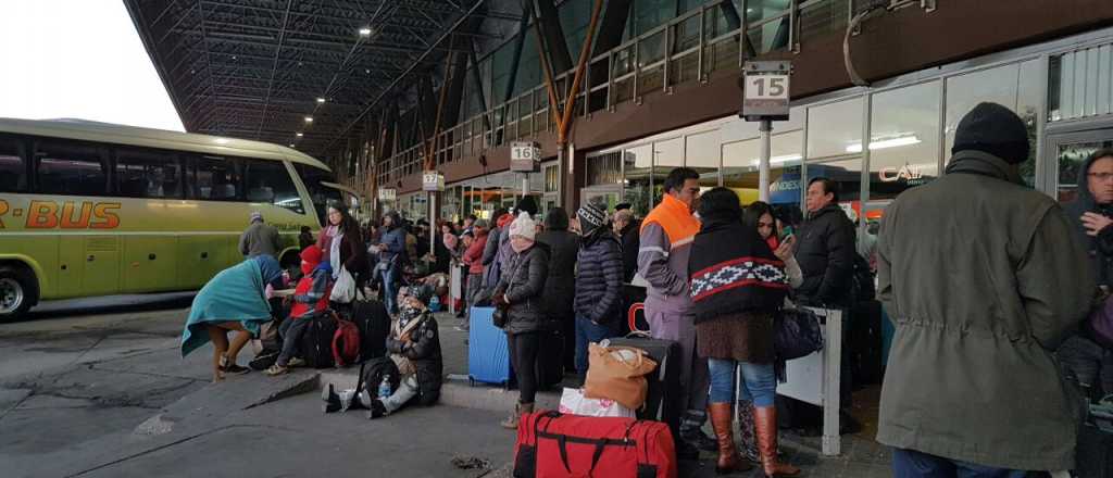 Habr&aacute; paro de micros de larga distancia si no se reabren las paritarias