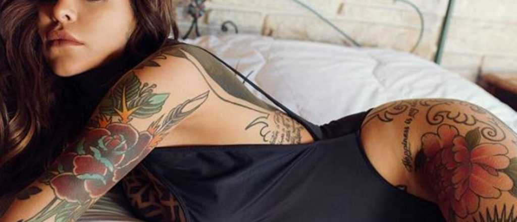 El "topless" de Cande Tinelli para mostrar su nuevo tatuaje