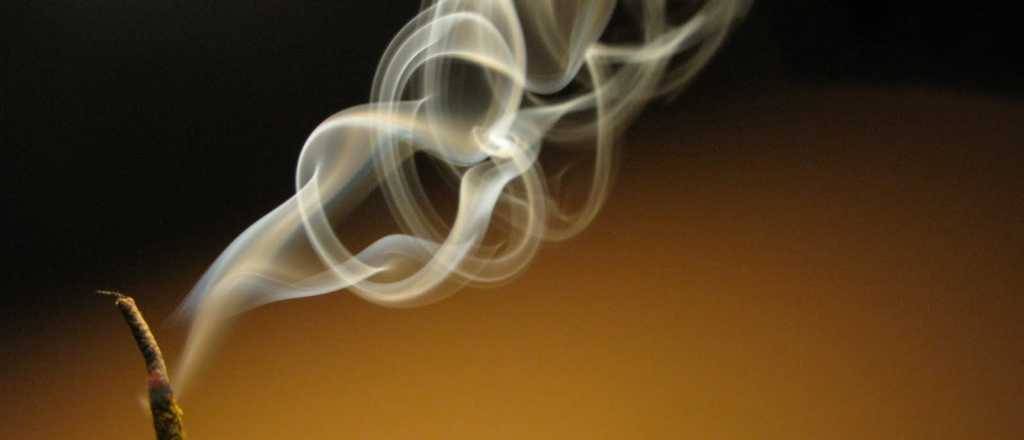 El humo del incienso es tan dañino como el del cigarrillo