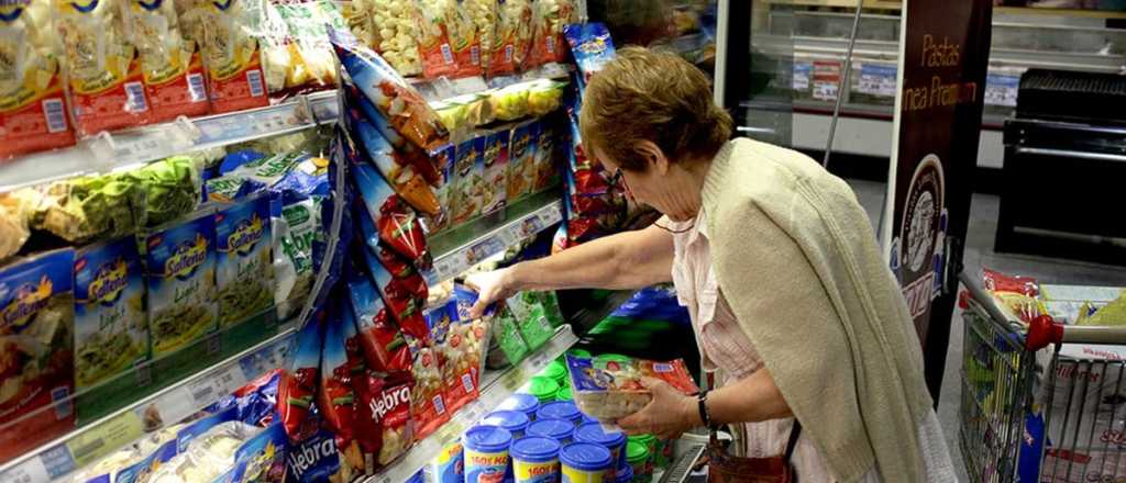 Ecolatina estima 2,5% de inflación mensual y consumo estancado 
