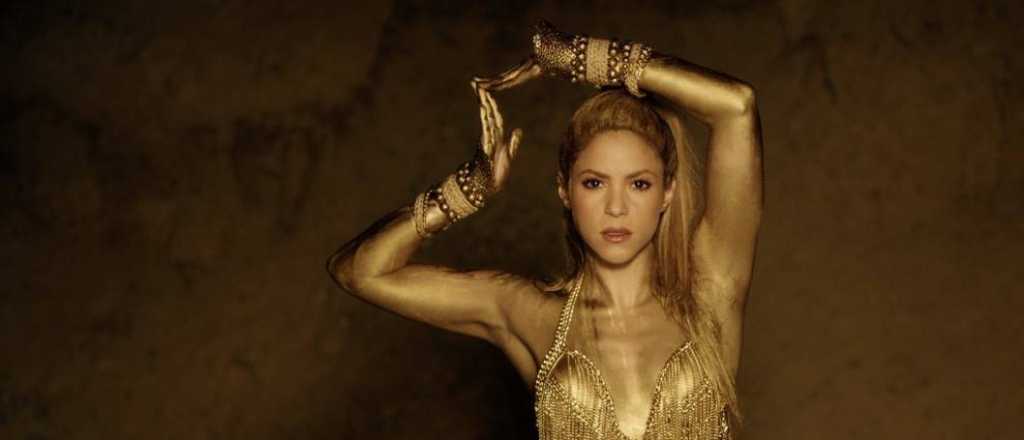 Shakira irreconocible: cantando en pijama y sin maquillaje