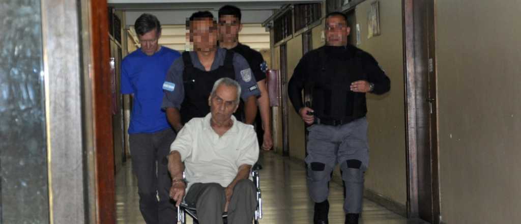 Pr&oacute;volo: renunci&oacute; la defensa de los curas