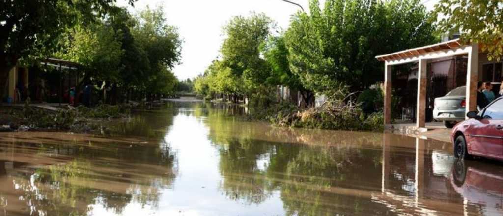 Temporal: 30 centímetros de agua en las calles de Santa Rosa