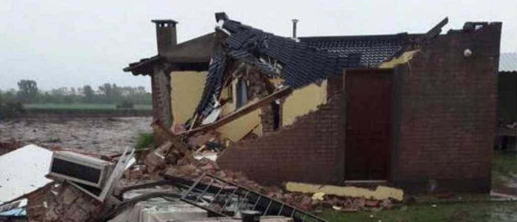 Video: así derribó una casa la crecida del río en Córdoba
