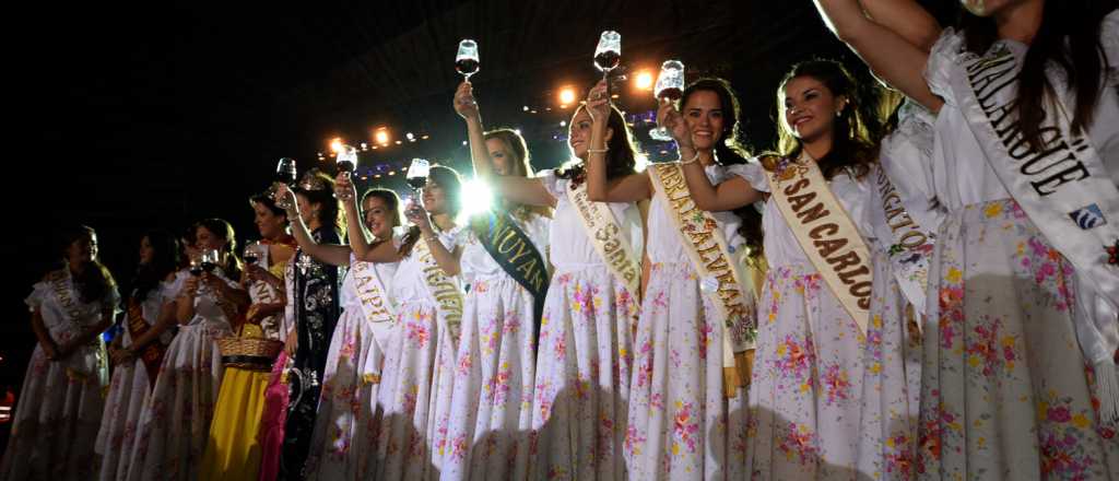La Fiesta de la Cosecha llen&oacute; de color y m&uacute;sica al Aeropuerto