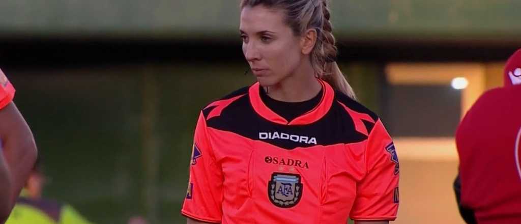 Debut&oacute; la primera mujer jueza de l&iacute;nea en el f&uacute;tbol grande
