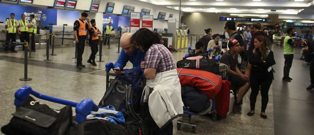 Un paro en Aeroparque y Ezeiza afectaría vuelos de Latam en Mendoza