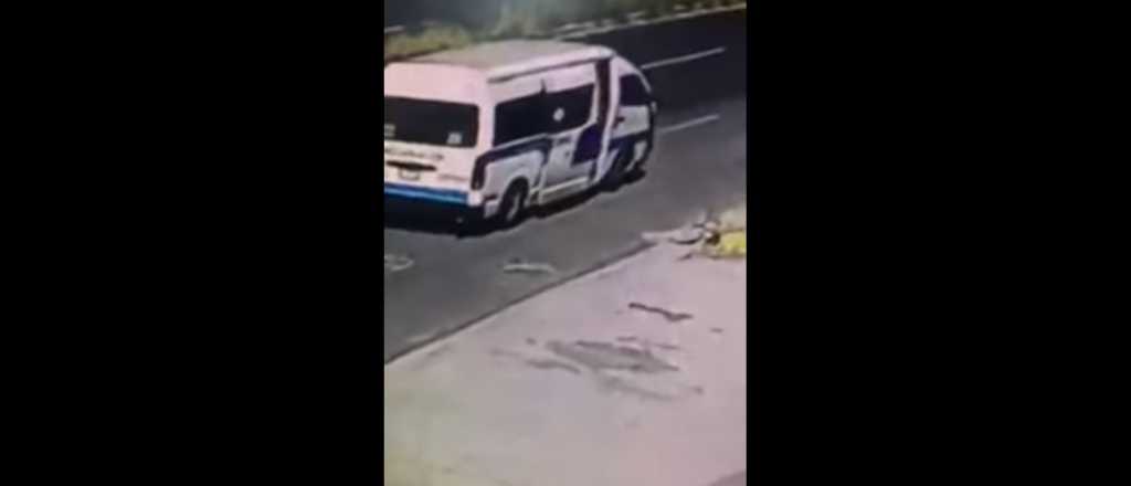 Video: iba a subirse a una furgoneta y desapareció