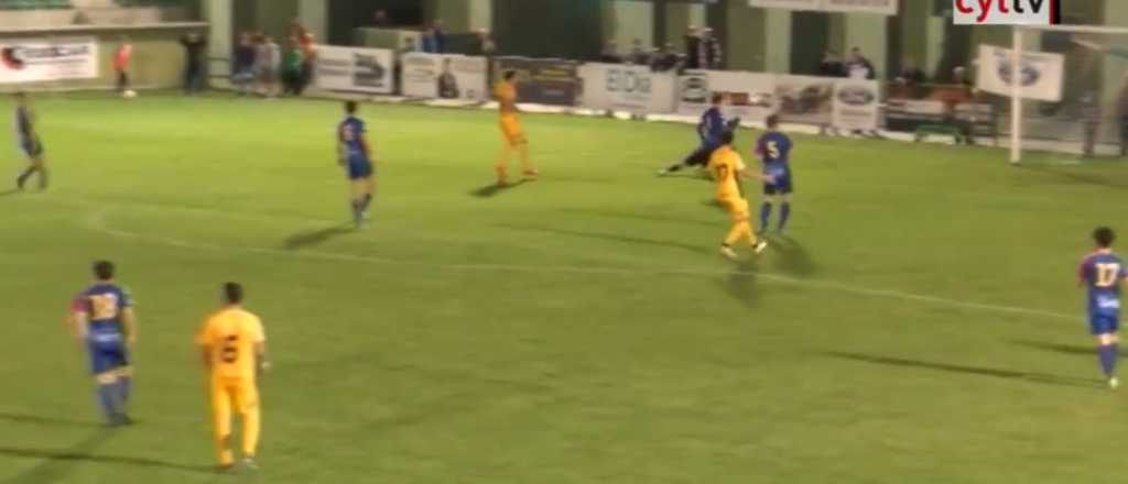 Video: la pelota entraba al arco� &iexcl;y termin&oacute; el partido!