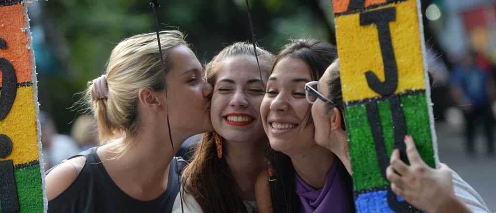 El orgullo gay marchó dividido en Mendoza
