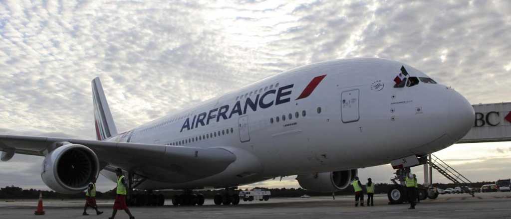 El gobierno aprobó servicios de vuelos especiales a París y a Amstendam
