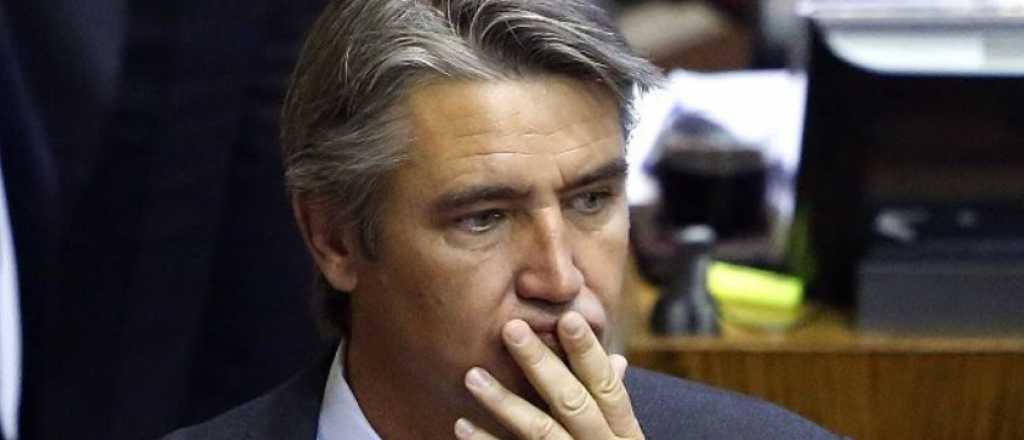 Un senador chileno fue apuñalado en un acto de campaña