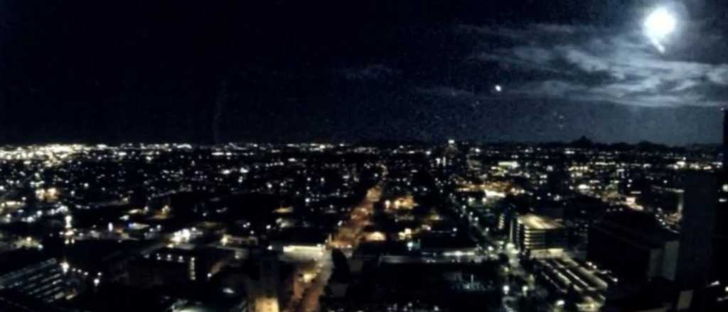 Video: un meteorito iluminó el cielo de toda una ciudad