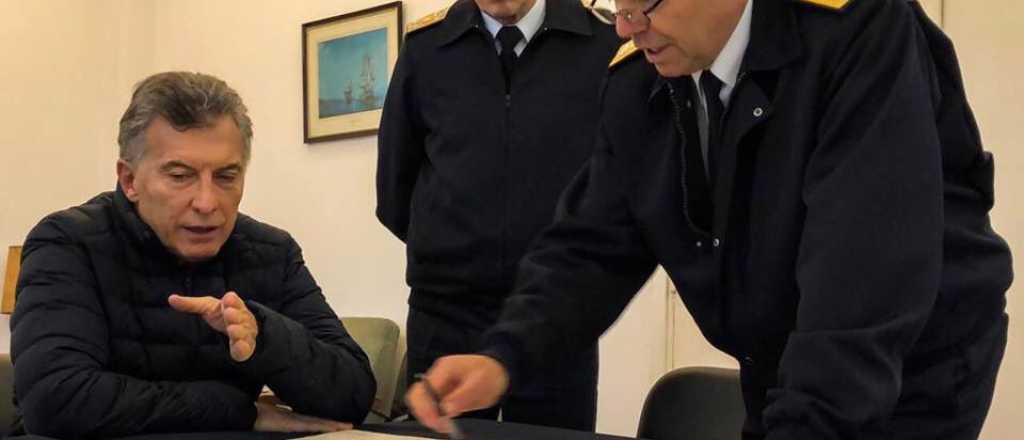 &iquest;Es un chiste? Macri y sus funcionarios mirando mapas al estilo medieval