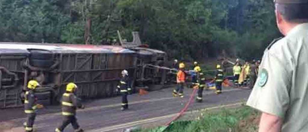 Chile: volcó autobús y dejó al menos 11 muertos y 20 heridos