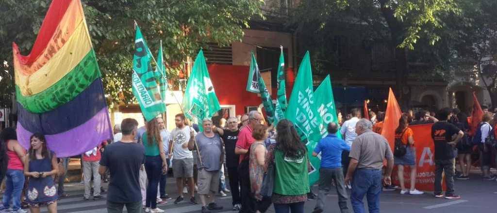 Ruidosa marcha en Mendoza contra las reformas