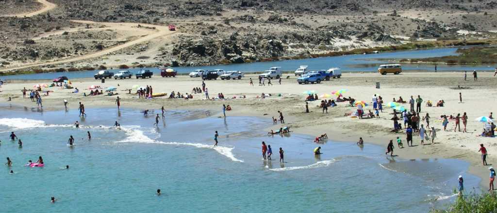 Esc&aacute;ndalo con un docente y 5 alumnas en una caba&ntilde;a