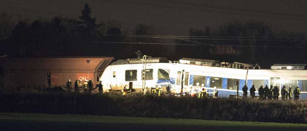 Dos trenes chocaron en Alemania y dejaron al menos 50 heridos