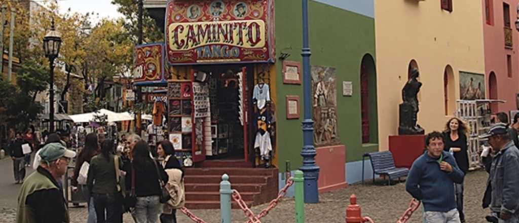 Apu&ntilde;alaron a un turista en un robo y uno de los ladrones fue herido