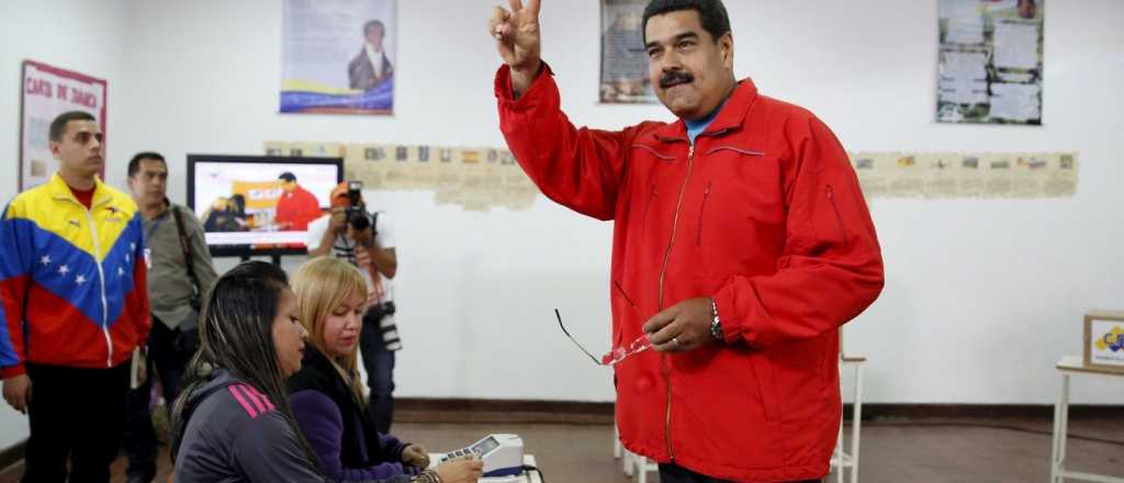 Maduro prohíbe a opositores presentarse en las elecciones de 2018