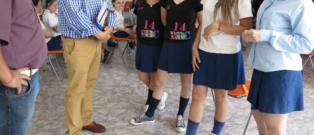 Esc&aacute;ndalo por fotos tomadas a alumnas en una escuela mendocina