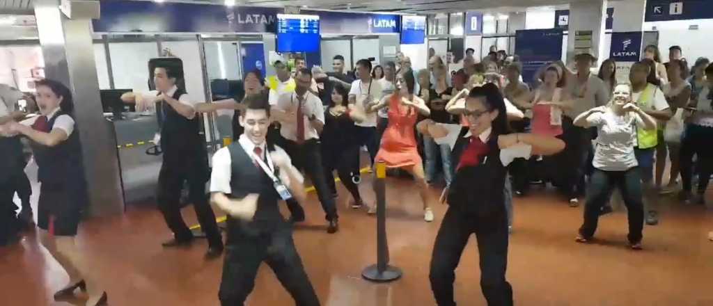 Video: empleados del aeropuerto de San Juan bailaron zumba en público