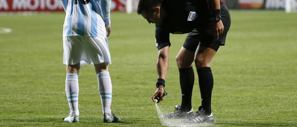 El argentino creador del spray evanescente demandó a la FIFA 