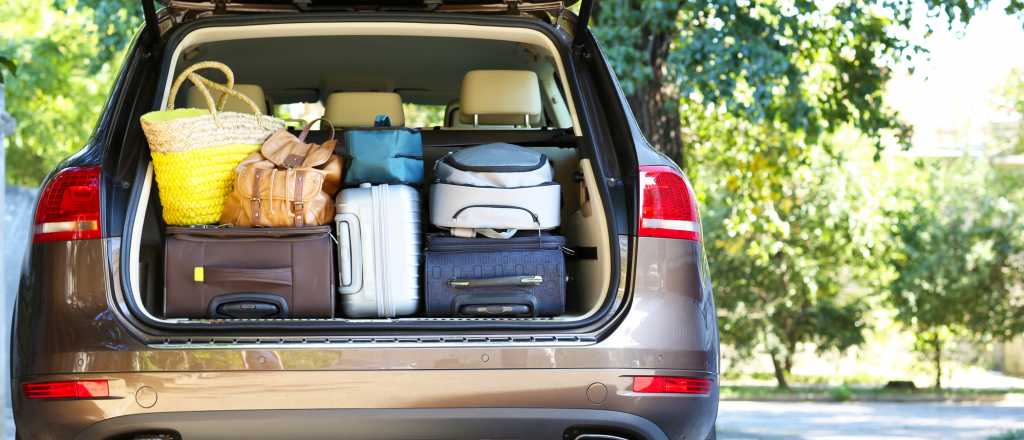Los 33 elementos que no te pueden faltar para viajar en auto