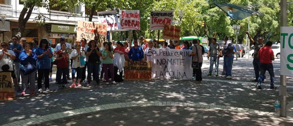 En la Peatonal, protestaron contra el posible cierre de La Colina