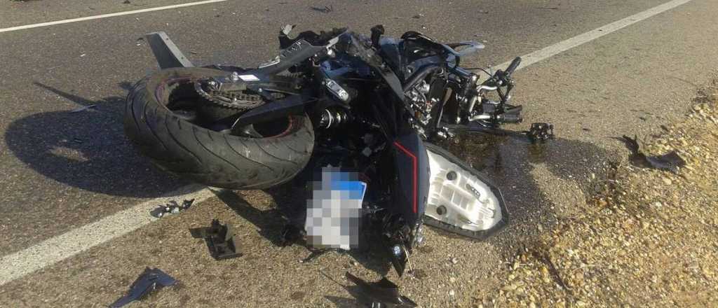 Accidentes en Mendoza: murió un motociclista y a un hombre lo aplastó un tractor