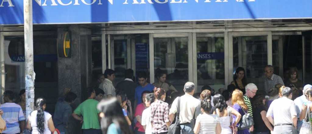 Seg&uacute;n el Banco Central, la mitad de los argentinos adultos tiene deudas