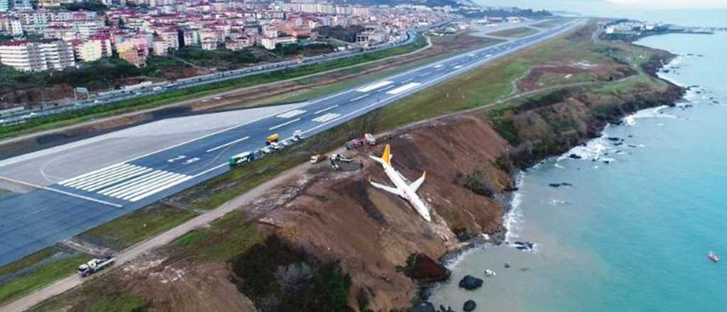 Video: un avión derrapó en la orilla del mar con 162 pasajeros