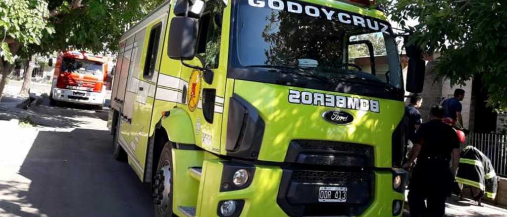 Un hombre en terapia intensiva tras un incendio en una casa en Godoy Cruz 
