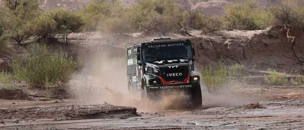 Dakar: apasionante mano a mano entre Nikolaev y Villagra