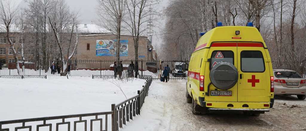 Un adolescente atacó con un hacha a cinco niños y una maestra en Rusia