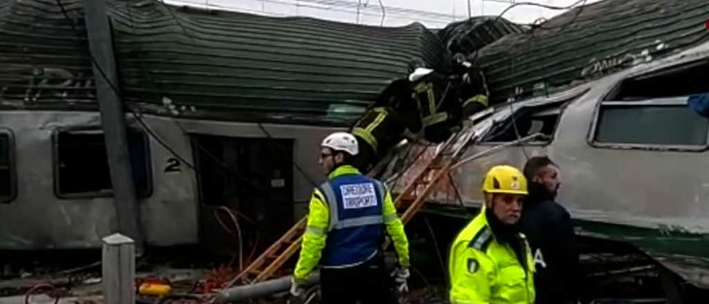 Al menos 3 muertos y 100 heridos al descarrilar un tren en Milán