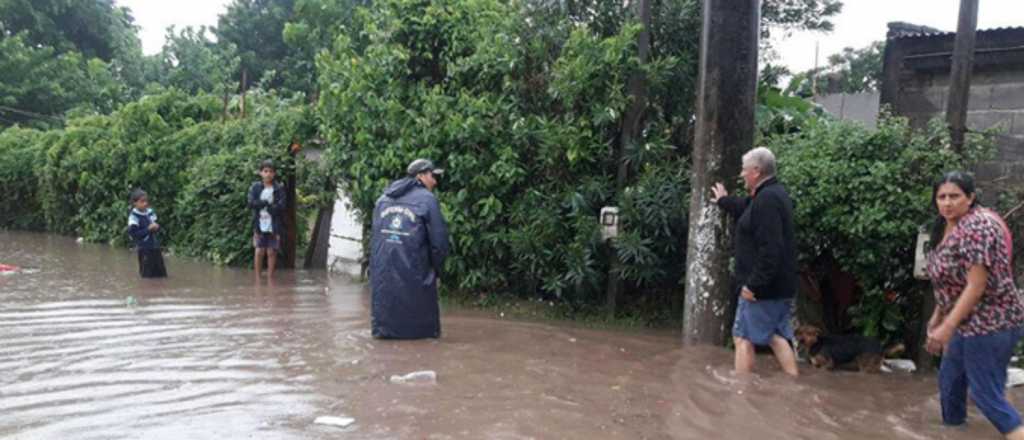 Un muerto y 350 evacuados por inundaciones en Tucumán