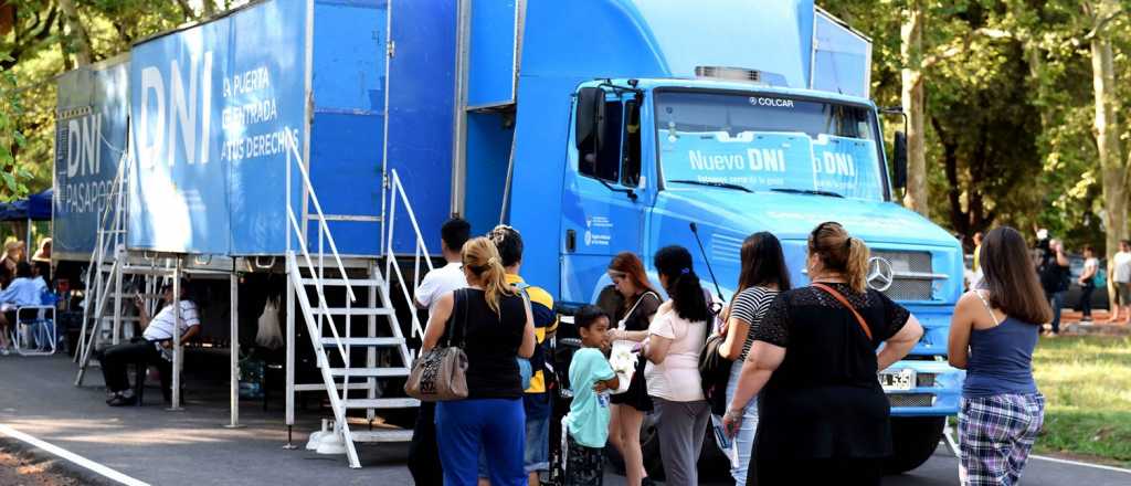 M&oacute;vil del Registro Civil: 1.422 mendocinos ya tienen su DNI