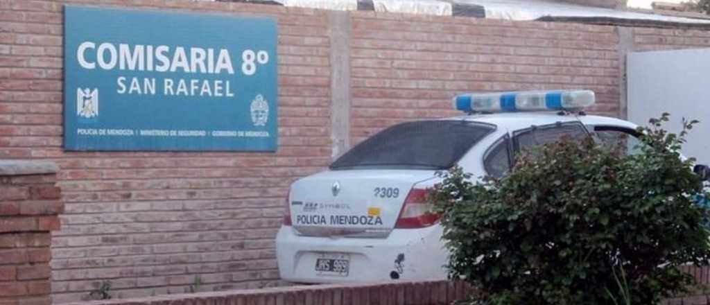 Ins&oacute;lito: una mujer atac&oacute; con una tabla a un polic&iacute;a en San Rafael