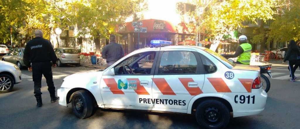 Un motociclista está grave tras chocar con un móvil de Preventores en Maipú 