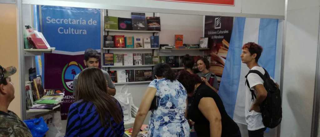 Mendoza presente en la Feria del Libro en Cuba