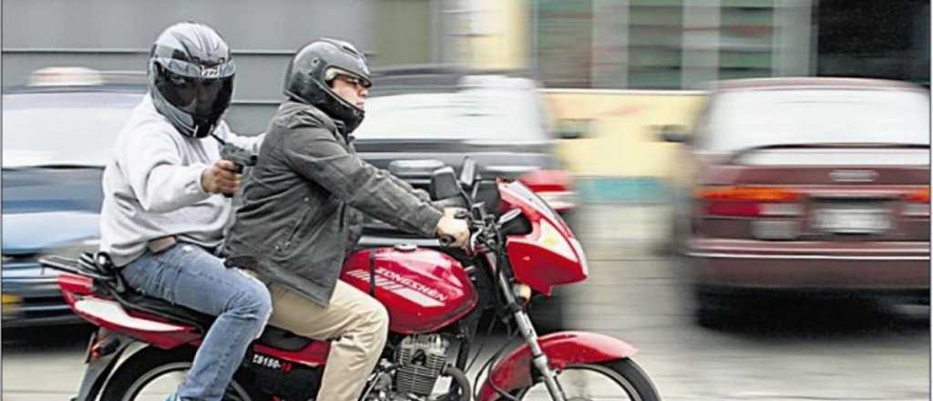 Detuvieron en Las Heras a dos motochorros que robaron en Ciudad