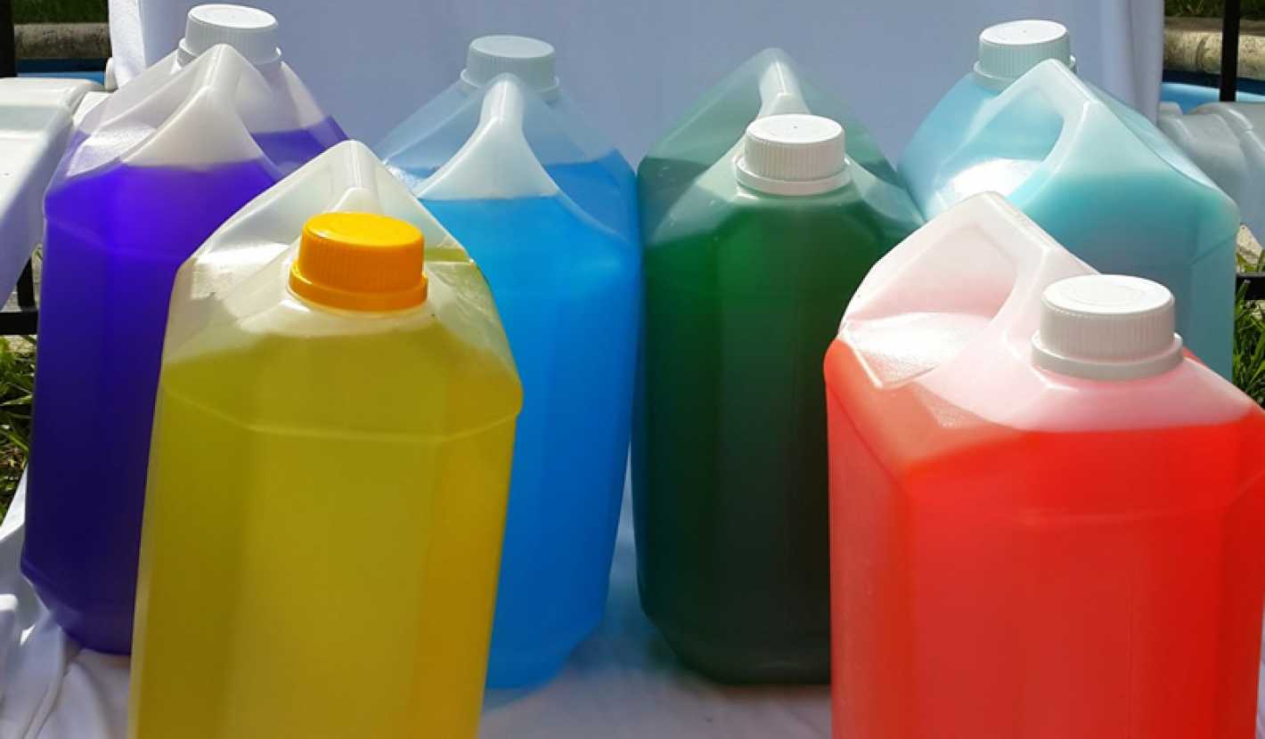 Crecen los intoxicados por los productos de limpieza "sueltos" en