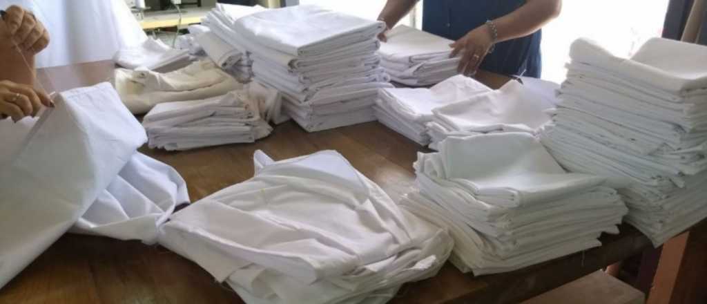 Las presas de El Borboll&oacute;n elaboraron s&aacute;banas para hospitales mendocinos