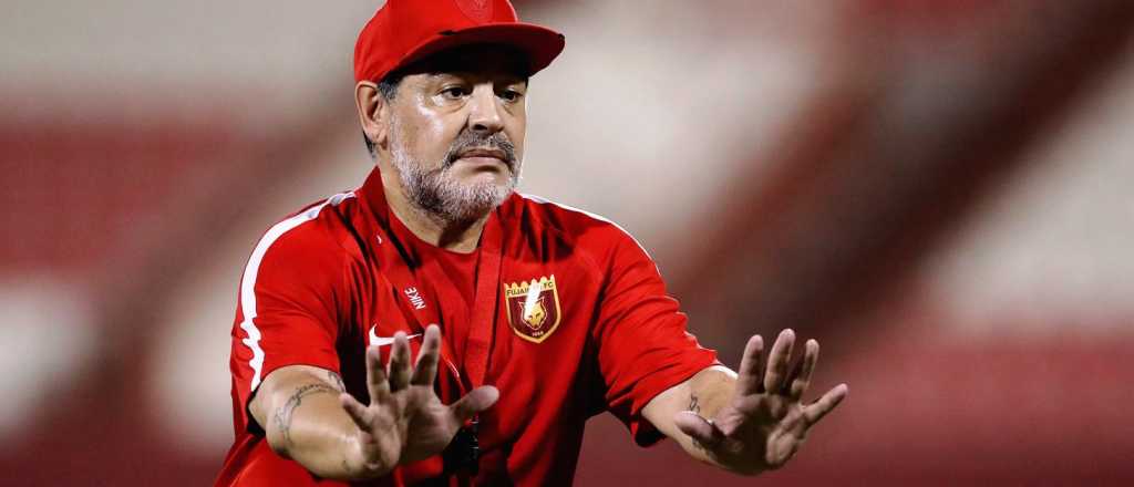 Video: Maradona metió un golazo de tiro libre y compartió su secreto