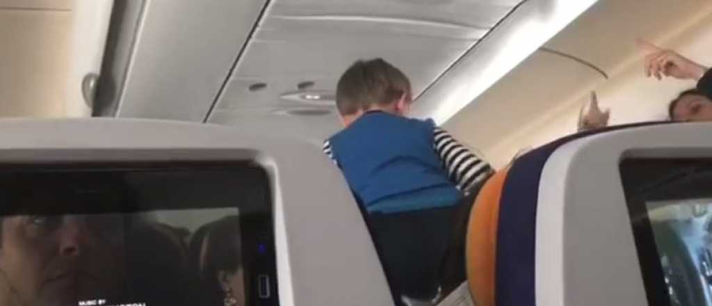 A los gritos, un niño volvió locos a los pasajeros de un vuelo