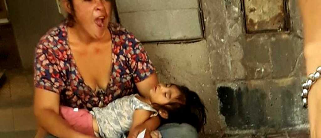 Indignaci&oacute;n con una madre por pedir limosnas con su beba en el Centro