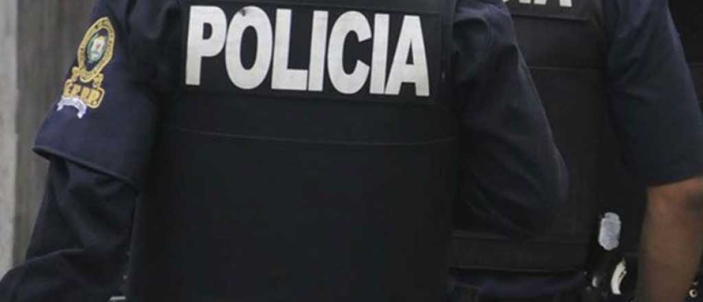Cuatro policías de Mendoza, detenidos y acusados por quedarse con drogas